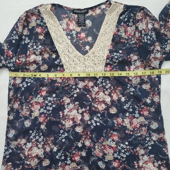 About A Girl Los Angeles Women's Sheer Floral Lace Trim Bohemian Blouse Medium - Picture 6 of 8